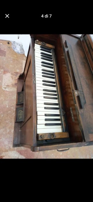 Armonium a pedali primo Novecento