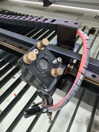 Laser de Corte de CO2 RECI W8 150W 1600x1000mm