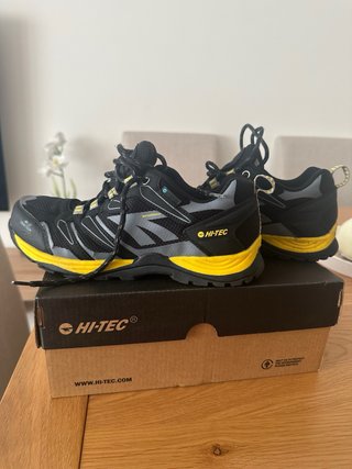 Zapatillas Hi-Tec Waterproof Negras y Amarillas
