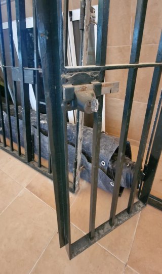 Reja de forja para ventana con apertura