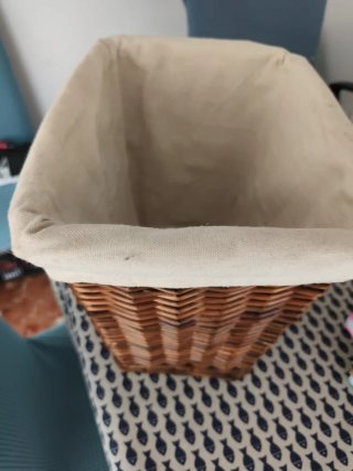 Papelera mimbre pequeña con tela beige