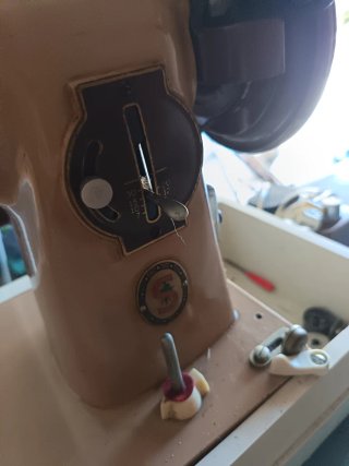 Máquina de coser Singer beige