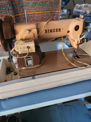 Máquina de coser Singer beige