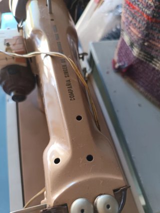Máquina de coser Singer beige