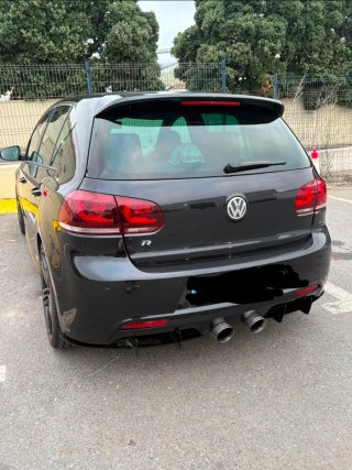 VOLKSWAGEN GOLF "R"
