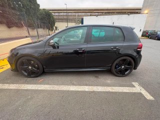 VOLKSWAGEN GOLF "R"