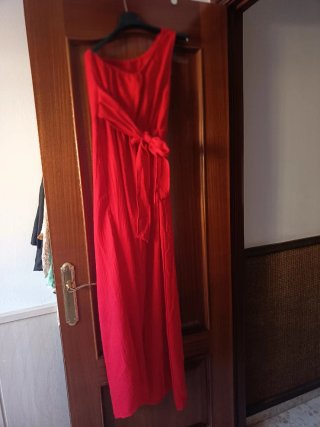 Mono rojo largo con cinturón