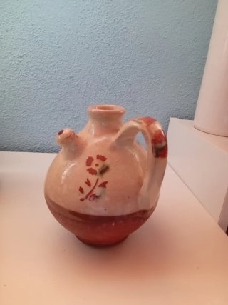 Cantaro de cerámica pequeño con flores