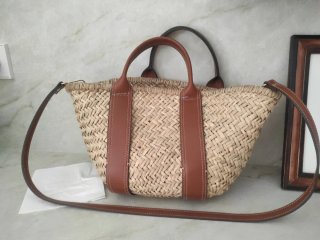 Bolso de paja con asas de cuero