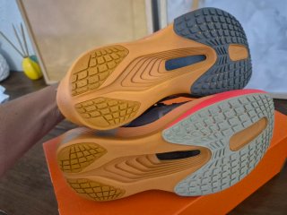 Nike Zoom Fly 4 gris/naranja