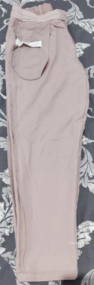 Pantalón rosa con cinturón