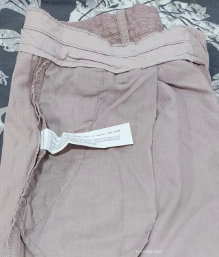Pantalón rosa con cinturón