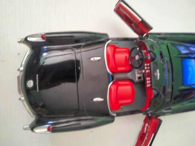 Bburago Corvette 1957 1:18 Nero/Rosso
