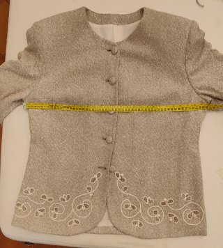Traje de chaqueta beige y dorado