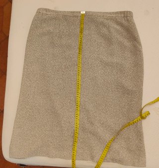 Traje de chaqueta beige y dorado