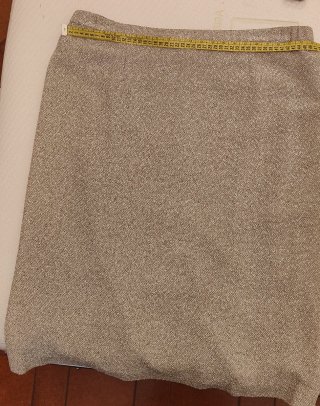Traje de chaqueta beige y dorado