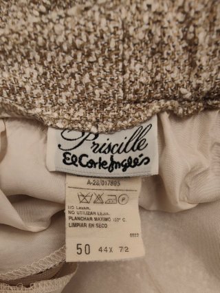 Traje de chaqueta beige y dorado
