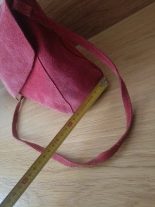 Bolso de ante rojo
