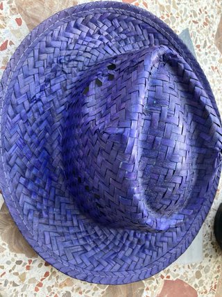 Sombrero artesanal de ratán azul