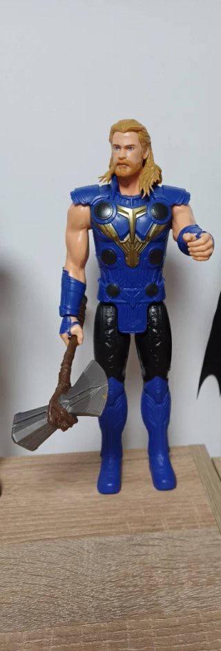 Muñeco Thor con Mjolnir