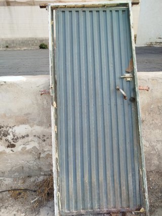 Puerta de chapa metálica
