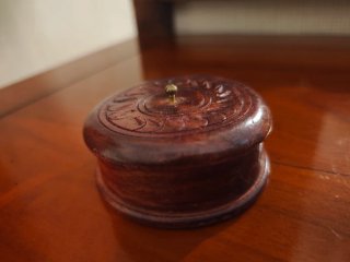 CAJITA JOYERO REDONDA MADERA TALLADA