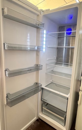 Congelatore verticale solo congelatore Universalblue bianco