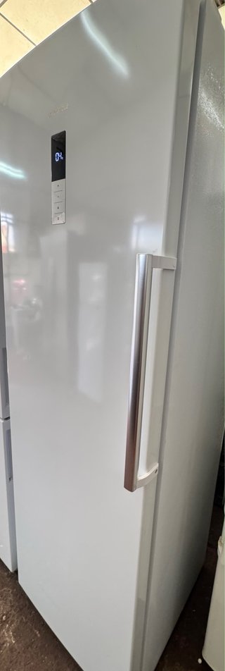 Congelatore verticale solo congelatore Universalblue bianco