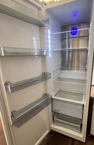 Congelatore verticale solo congelatore Universalblue bianco