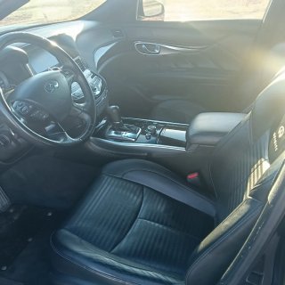 Infiniti M30 2011