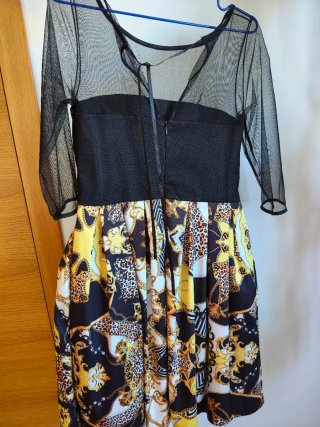 Vestido corto negro y multicolor