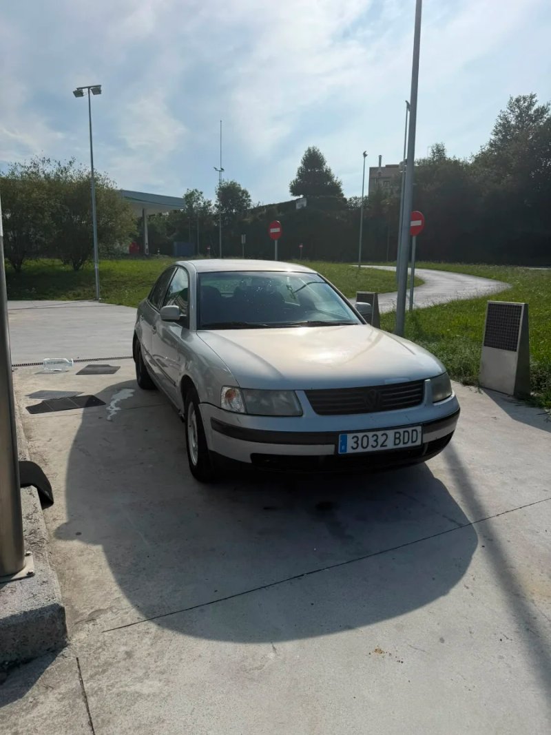 Volkswagen Passat 2000 - foto 1