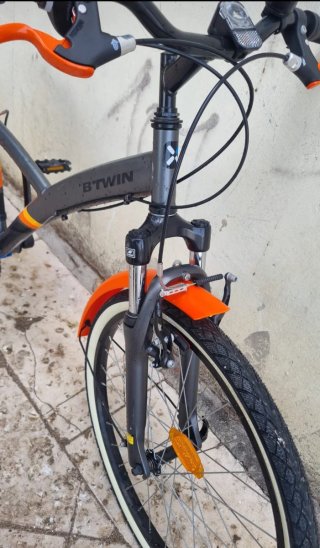Bicicleta B'Twin con amortiguador