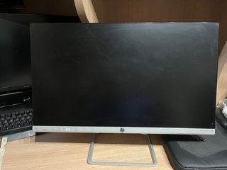 Monitor HP y Teclado Plata/Negro