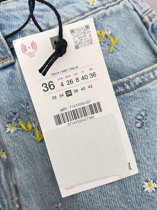 Bermuda vaquera Zara bordada floral