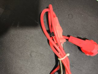 Resistencia eléctrica portátil roja.