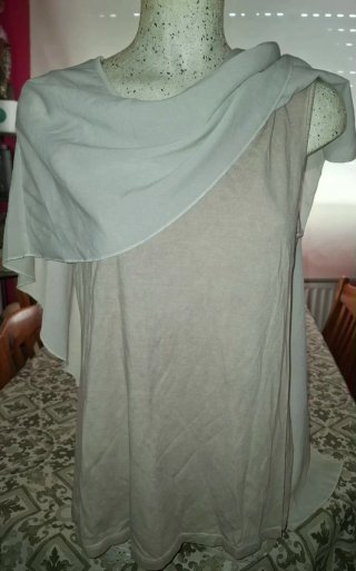 Blusa capa gris talla única
