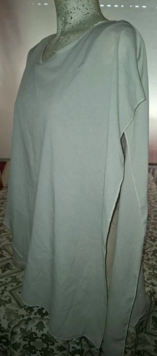 Blusa capa gris talla única