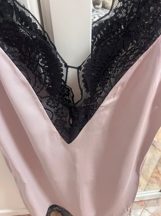 Vestido lencero Mango con encaje negro