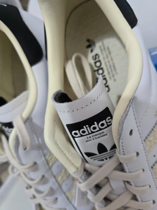Adidas Superstar Blancas y Beige