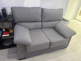Sofá 2 plazas gris tela