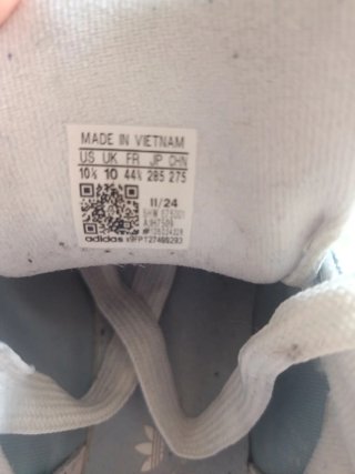 Zapatillas Adidas grises y blancas