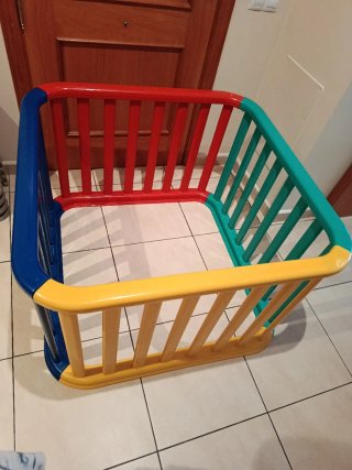 Parque infantil de plástico multicolor