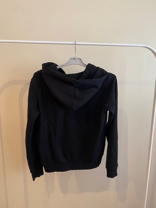 Sudadera con capucha y cremallera negra