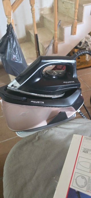 Plancha de vapor rowenta + Tabla de planchar
