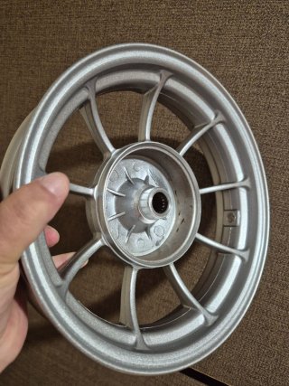 Llanta trasera aleación aluminio 10 pulgadas