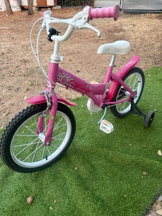 Bicicleta niña rosa con ruedines