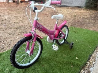 Bicicleta niña rosa con ruedines