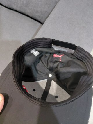 Gorra Puma Negra y Roja