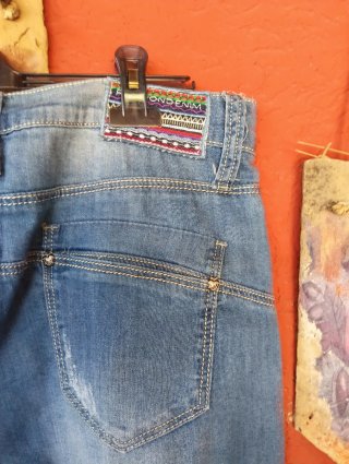 Pinocchietto donna jeans con decorazioni